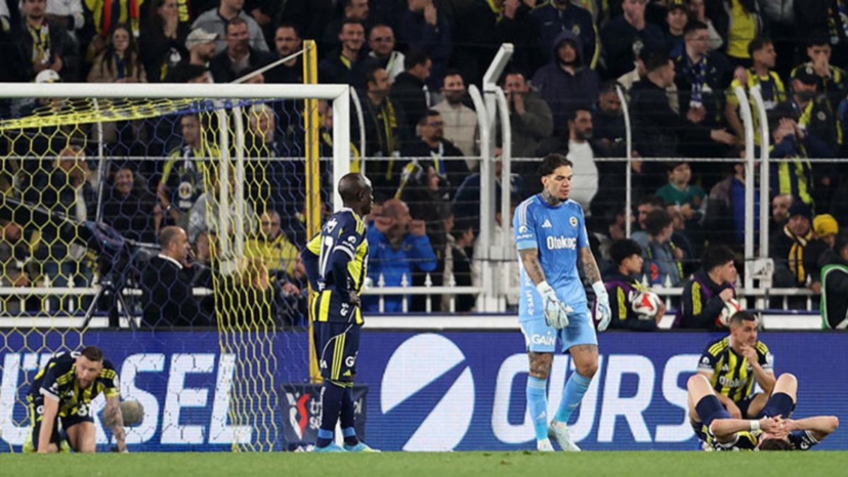 Fenerbah&ccedil;e Rize ye son saniyede yıkıldı! Galatasaraylı yıldızların &ccedil;ılgın sevinci g&uuml;ndem oldu! 5