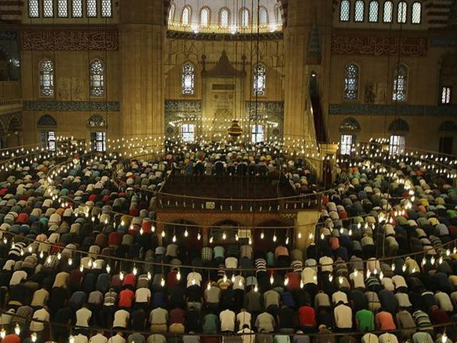 Diyanet duyurdu! İşte il il Kurban Bayramı namaz saatleri...