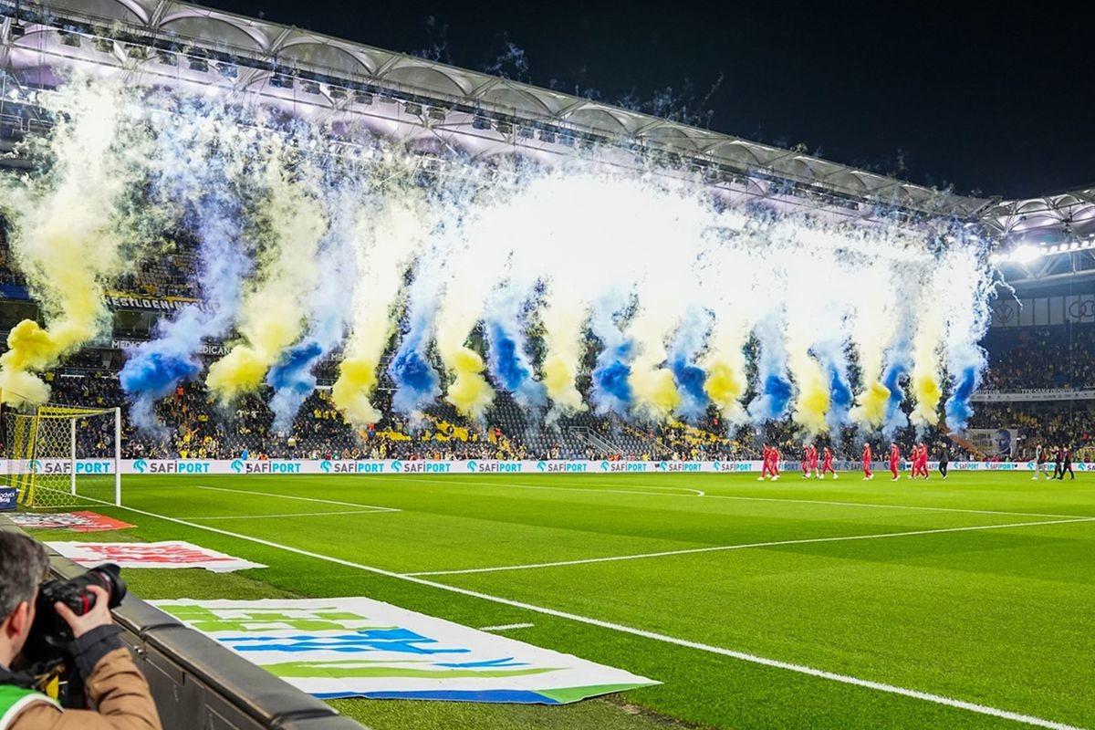 Fenerbah&ccedil;e de Hakan Safi canlı yayında bombayı patlattı! "Haftaya İstanbul a gelecek" 6