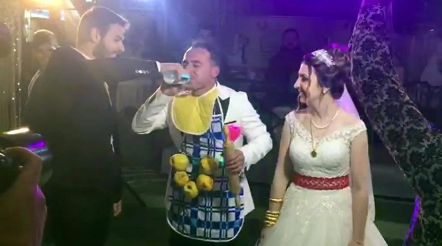 Damada arkadaşları merdane, ayva, &ouml;nl&uuml;k taktı