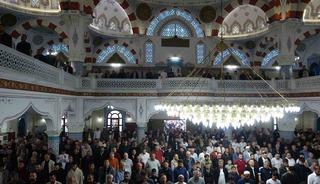 Kilis&rsquo;te bayram namazında camiler doldu taştı