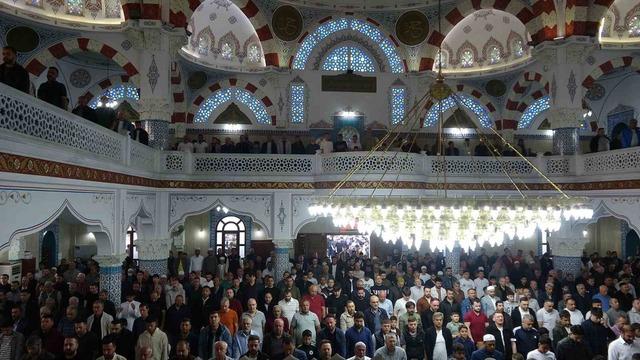 Kilis’te bayram namazında camiler doldu taştı