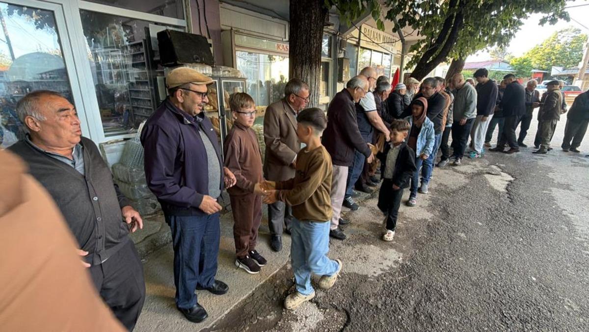 Yarım saat sürdü! Çanakkale de asırlık gelenek: Bayram halkası 2