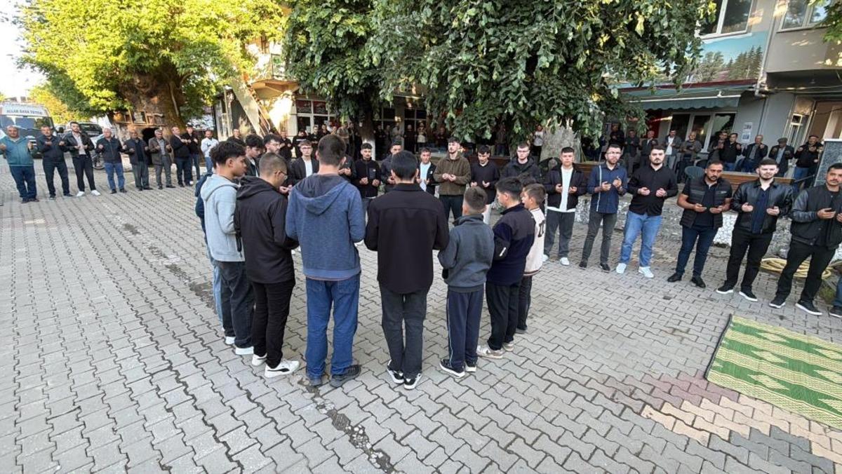 Yarım saat sürdü! Çanakkale de asırlık gelenek: Bayram halkası 4