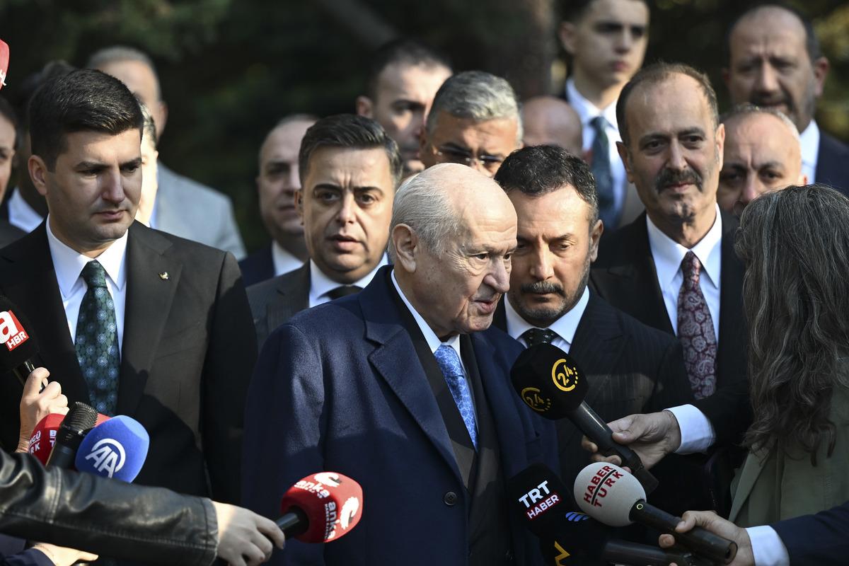 Devlet Bahçeli, Alparslan Türkeş in kabrini ziyaret etti 2