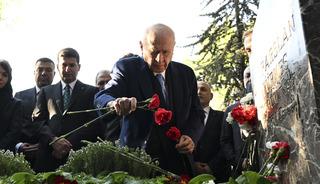 Bah&ccedil;eli, T&uuml;rkeş'in kabrini ziyaret etti