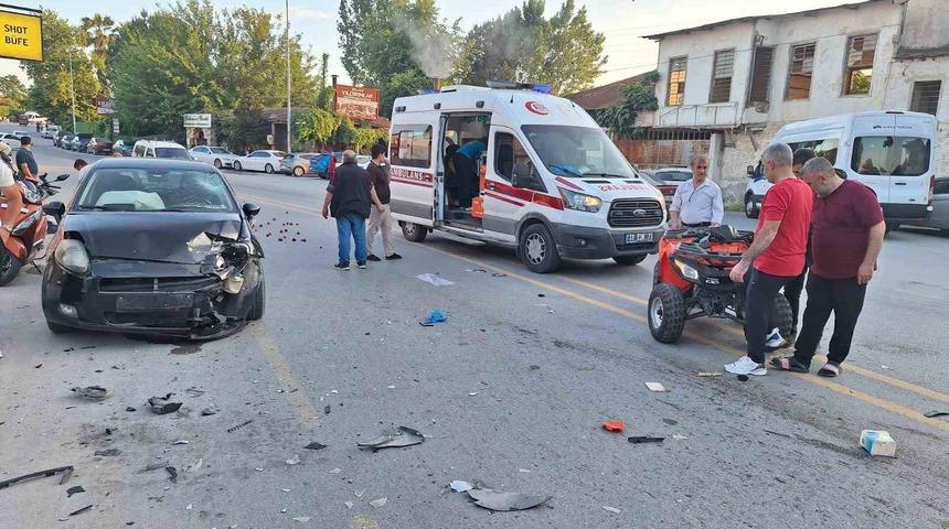 Otomobille &ccedil;arpışan ATV&rsquo;nin s&uuml;r&uuml;c&uuml;s&uuml; yaralandı
