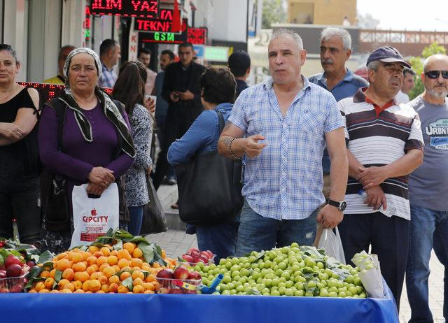 Şüpheli pakete müdahaleyi erik yiyerek izlediler