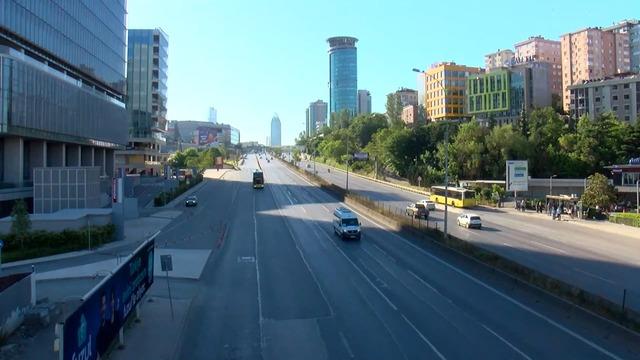 İstanbul da bayramın ilk gününde yollar boş kaldı 4