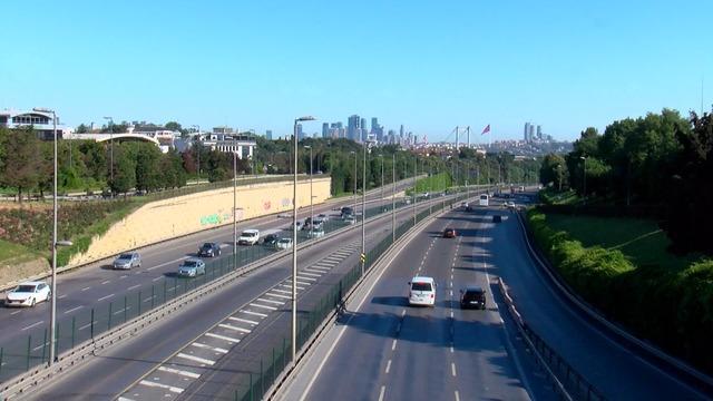 İstanbul da bayramın ilk gününde yollar boş kaldı 3