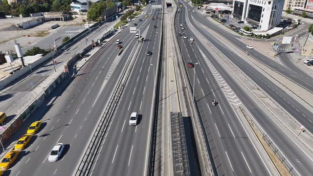 İstanbul da bayramın ilk gününde yollar boş kaldı 1