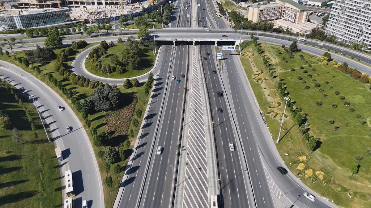 İstanbul'da bayram sessizliği! Yollar boş...