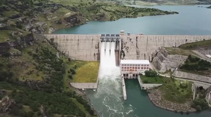 Elazığ&rsquo;da bir barajın daha kapakları a&ccedil;ıldı