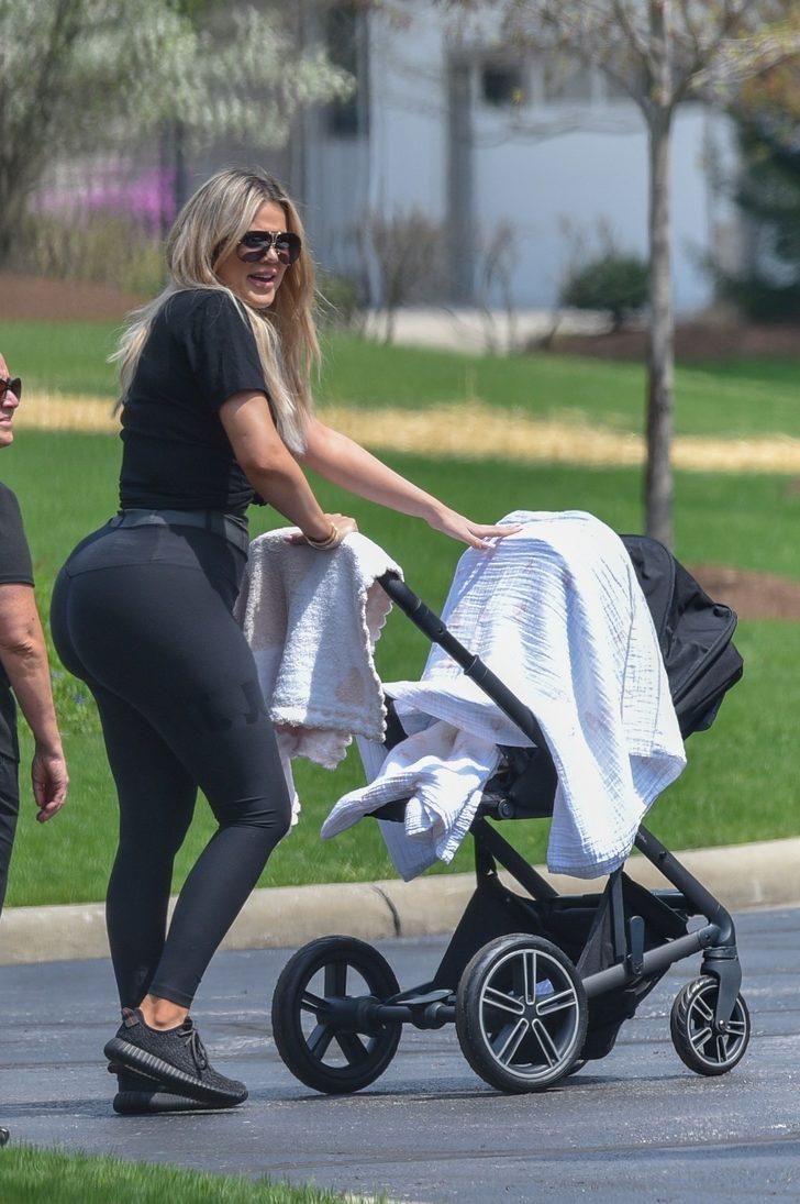 Khloe Kardashian parkta! Herkes ona baktı G1