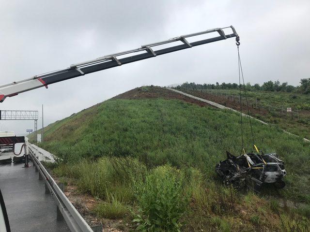 Şarampole u&ccedil;an otomobil alev aldı;  gen&ccedil; s&uuml;r&uuml;c&uuml; ağır yaralandı 4