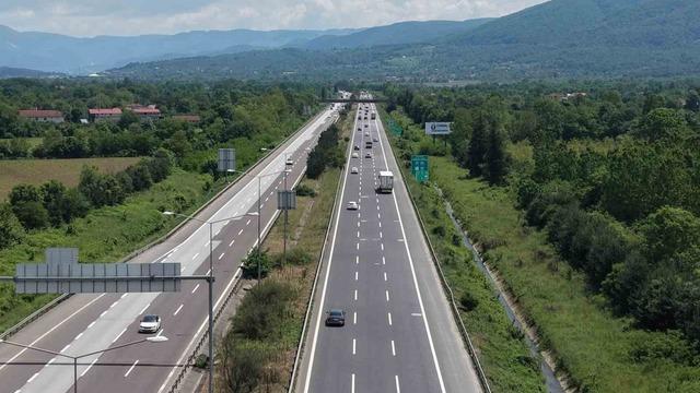 TEM Otoyolu’nun Düzce geçişinde bayramın ilk günü sakin geçiyor