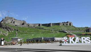 Kars&rsquo;ta bayram sessizliği: Kentin en işlek noktaları boş kaldı