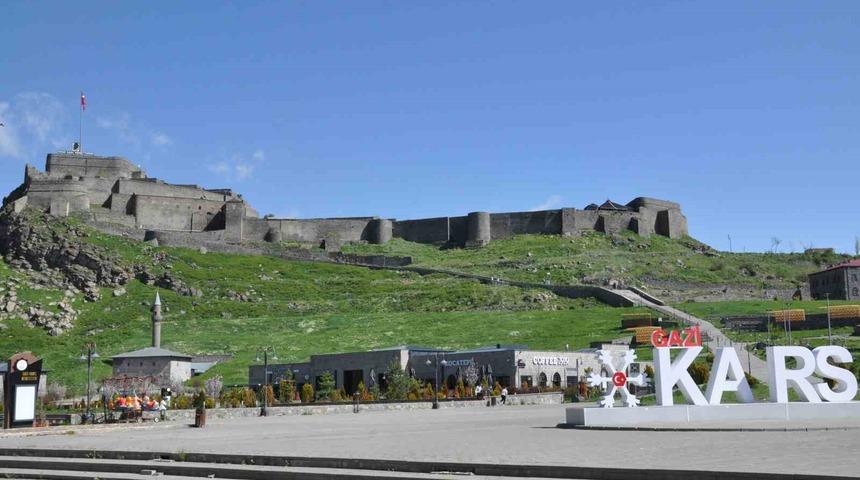Kars&rsquo;ta bayram sessizliği: Kentin en işlek noktaları boş kaldı