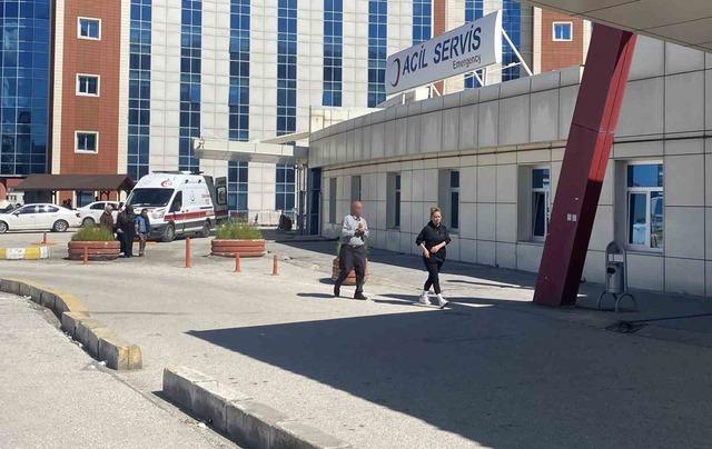 Sivas’ta acemi kasaplar hastanenin yolunu tuttu 3