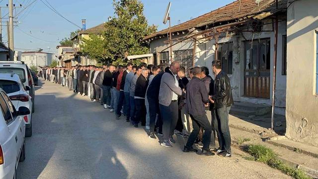 Bu kuyruğun sonu g&ouml;r&uuml;lmedi 1