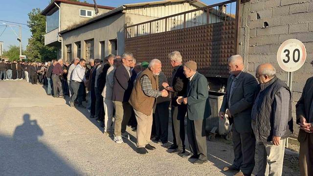 Bu kuyruğun sonu görülmedi