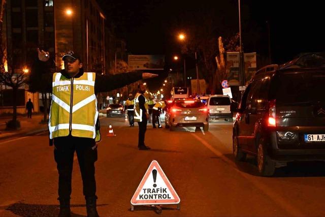 Kars’ta Bayram trafiğinde sıkı denetim: "Bir kural, Bir hayat kurtarır" 3