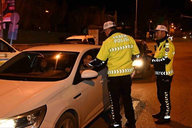 Kars’ta Bayram trafiğinde sıkı denetim: "Bir kural, Bir hayat kurtarır" 2