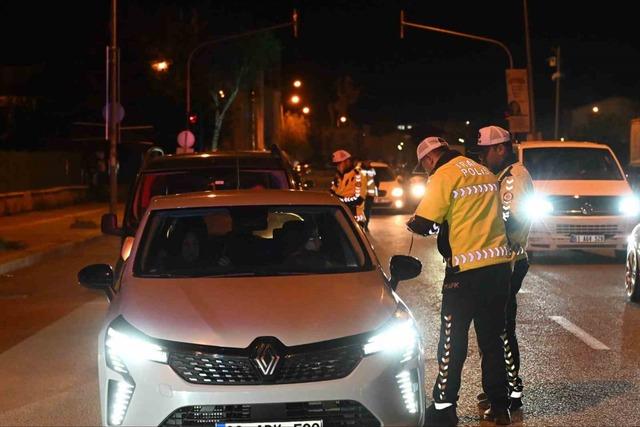 Kars’ta Bayram trafiğinde sıkı denetim: "Bir kural, Bir hayat kurtarır" 1