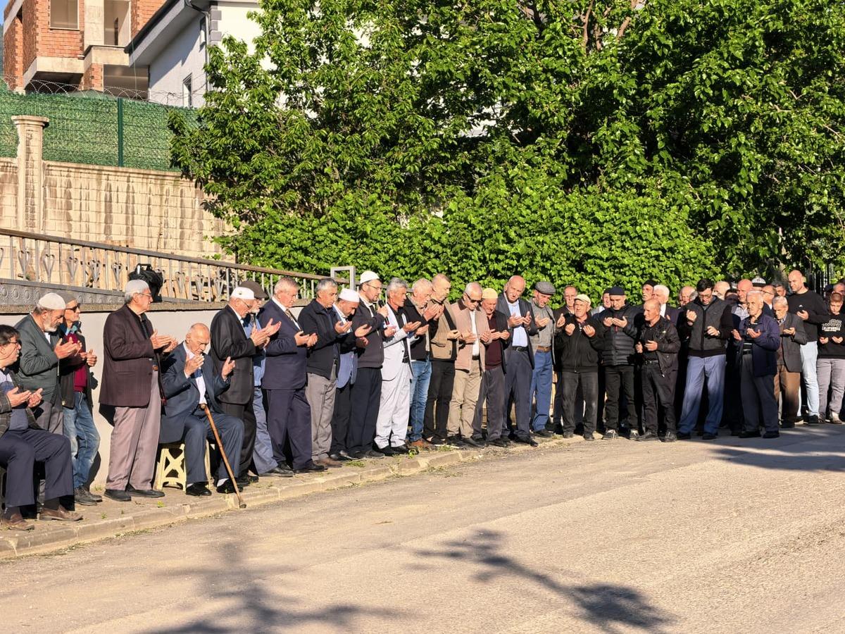 60 yıllık bayramlaşma geleneği: Kuyruk 1 kilometreyi geçti! 5