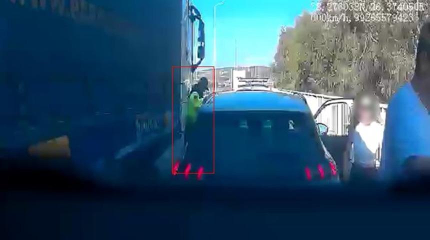 Yakıtı biten araca yardıma koşmuştu: Otoyol jandarması &ouml;l&uuml;mden d&ouml;nd&uuml;