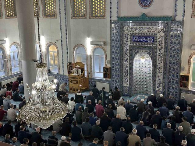 Uşak&rsquo;ta Kurban Bayramı namazı kılındı 2