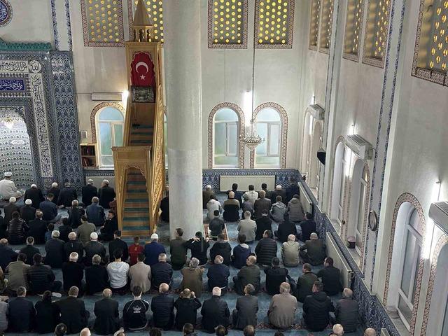 Uşak&rsquo;ta Kurban Bayramı namazı kılındı 1