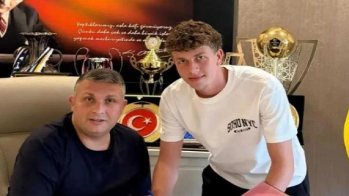 Futbolcu Furkan Perker tatil yolunda kaza geçirdi! 5 kişi yaralandı 5