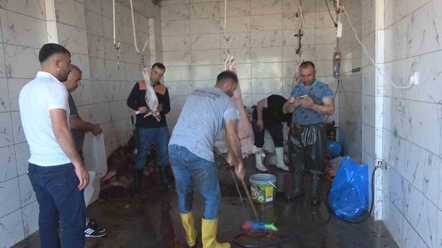 Diyarbakır’da bayramın ilk gününde kurbanlık mesaisi başladı 4