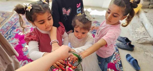 Hasköy’de çocuklar bayramda şeker toplama geleneğini yaşatıyor 2