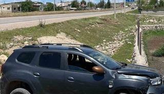 Siirt&rsquo;te kontrolden &ccedil;ıkan otomobil yol kenarına savruldu: 2 yaralı