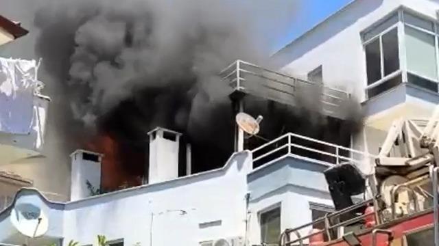 Balkonda mangal keyfi facia ile sonuçlandı: Patlayan tüp yangına neden oldu