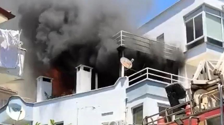 Balkonda mangal keyfi facia ile sonu&ccedil;landı: Patlayan t&uuml;p yangına neden oldu