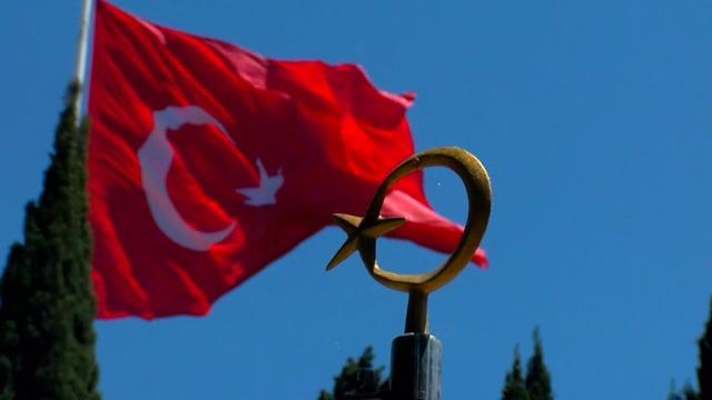 Şehit aileleri bayramın ilk gününde Edirnekapı Şehitliği ni ziyaret etti 2