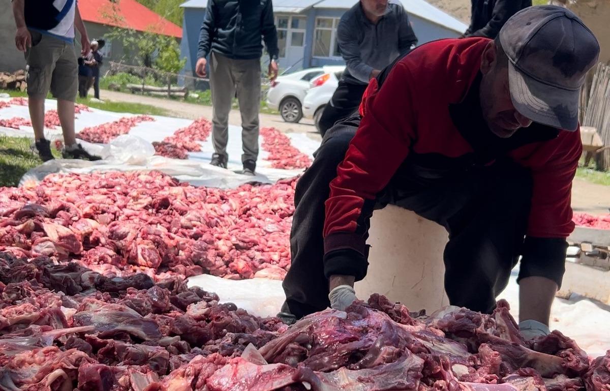 100 yıllık gelenek: 140 kurban birden kestiler, bakın ne yaptılar 1