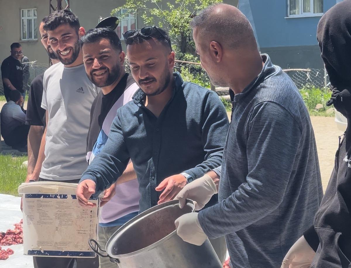 100 yıllık gelenek: 140 kurban birden kestiler, bakın ne yaptılar 3