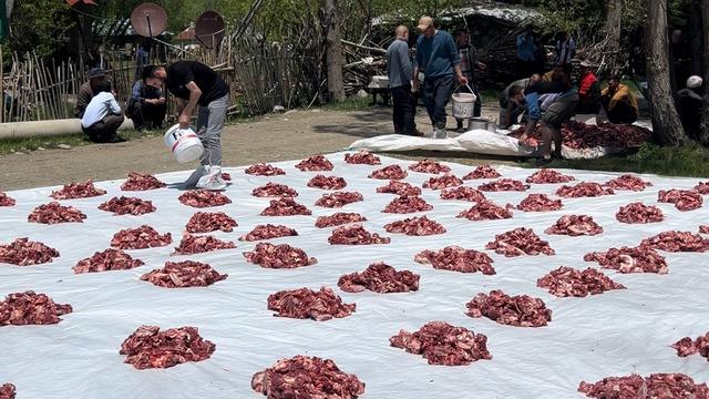 100 yıllık gelenek: 140 kurban birden kestiler, bakın ne yaptılar