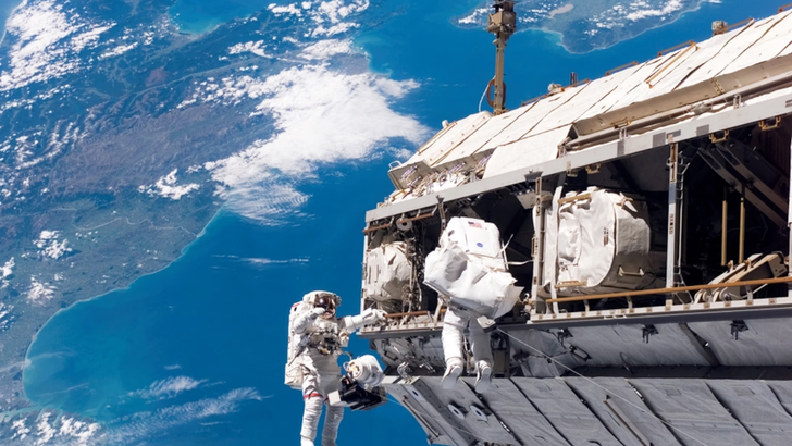 2015 yılında astronotların uzayda espresso i&ccedil;ebilmesi i&ccedil;in Uluslararası Uzay İstasyonuna g&ouml;nderilen makinenin adı nedir?