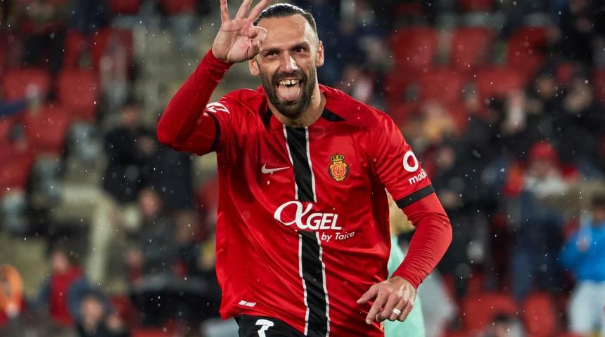 Fenerbah&ccedil;e'de Vedat Muriqi bombası! Anlaşma sağlandı...