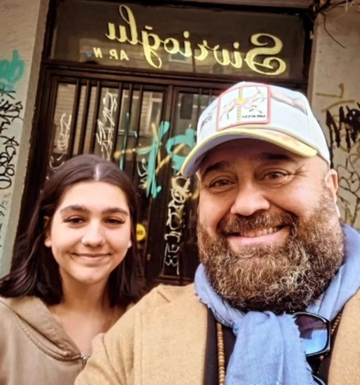 MasterChef j&uuml;risi Somer Sivrioğlu nun kızı Derin i g&ouml;ren şaştı kaldı!  Aynı babası   3