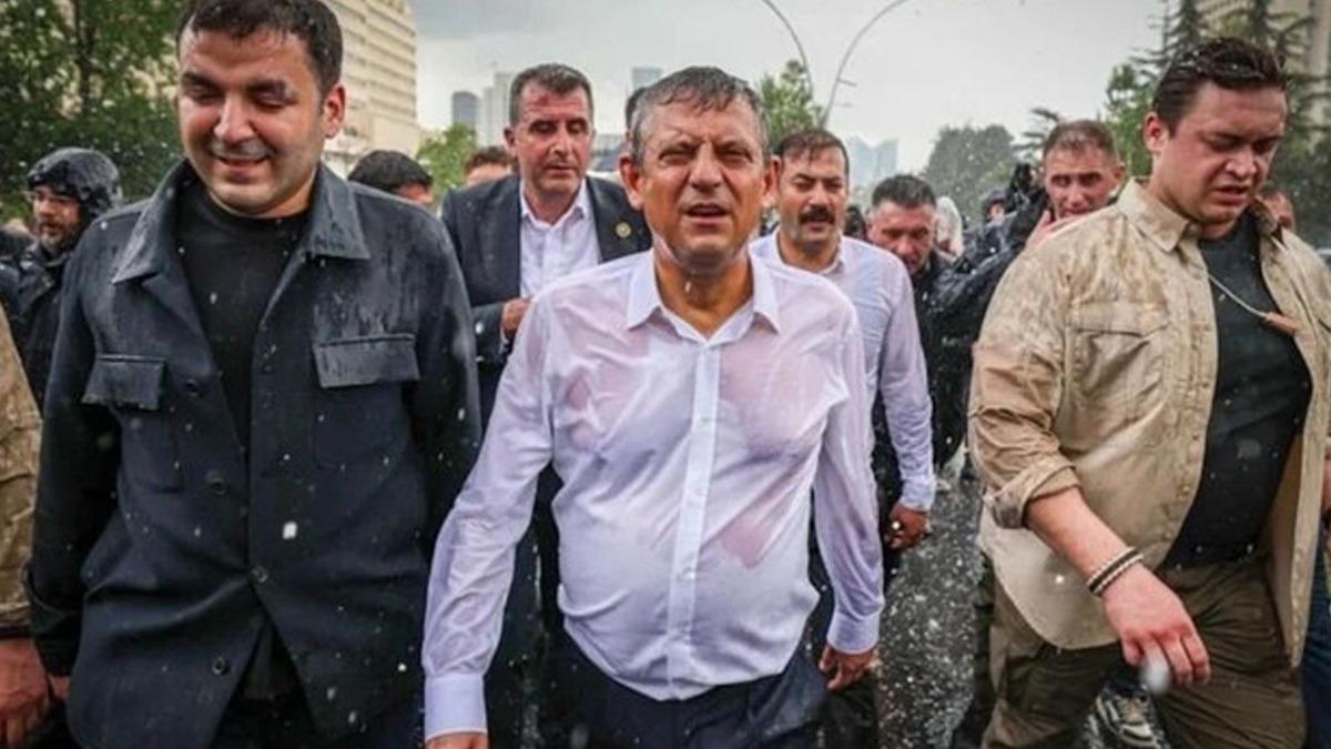 Devlet Bahçeli den, Özgür Özel e uyarı: "Çok ıslandın sağlığına dikkat et" 1