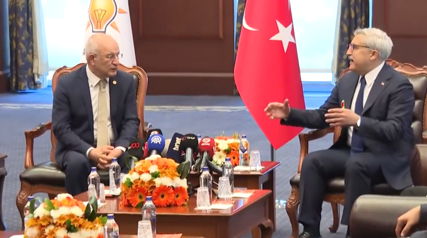 AK Parti ve CHP arasında uzun s&uuml;re sonra ilk: Genel Merkezde bayramlaştılar