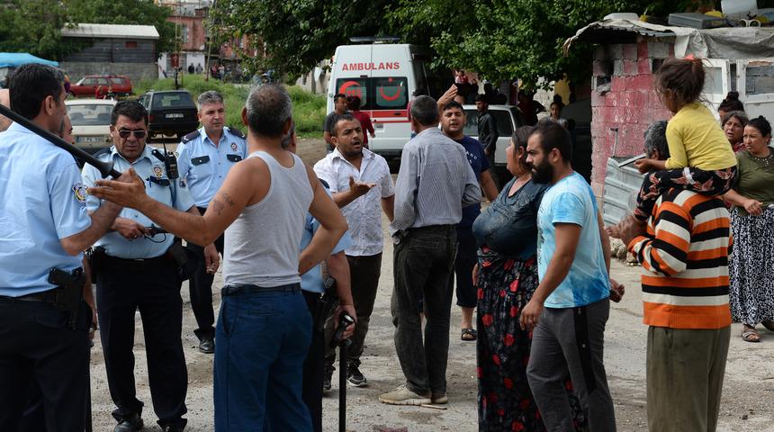 Cono aşireti &uuml;yelerinin kavgasında polis yaralandı