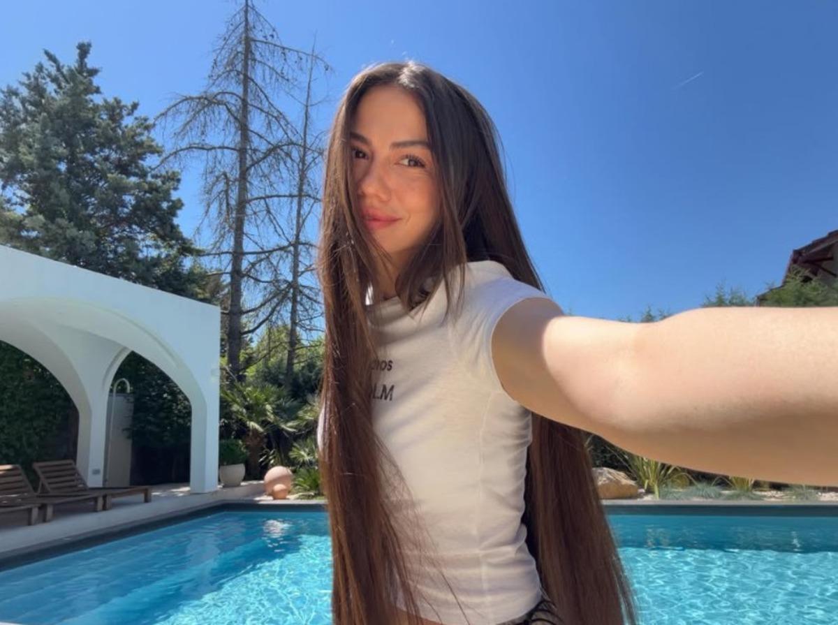 Eşref R&uuml;ya nın Nisan ı Demet &Ouml;zdemir in bayram kutlaması g&uuml;ndemde! L&uuml;ks evini g&ouml;renler hayran kaldı 4