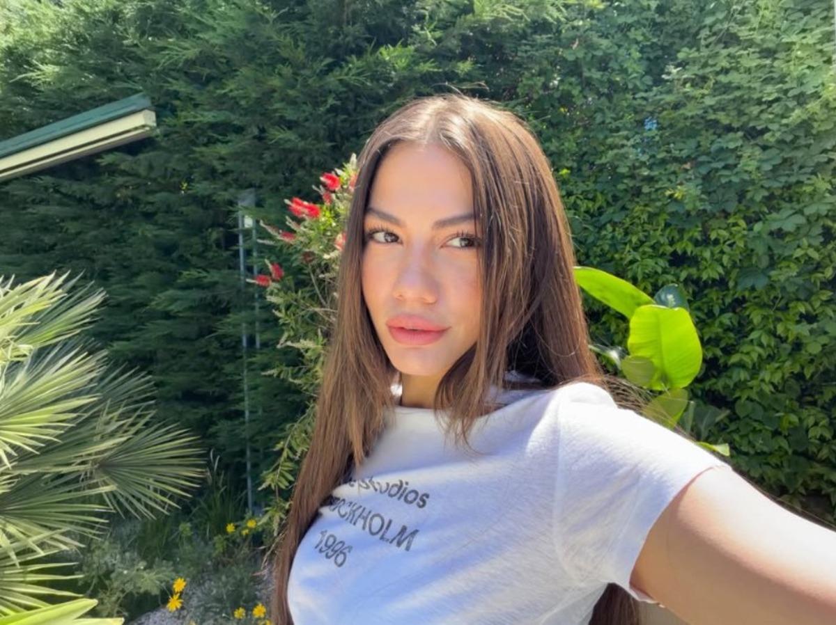 Eşref R&uuml;ya nın Nisan ı Demet &Ouml;zdemir in bayram kutlaması g&uuml;ndemde! L&uuml;ks evini g&ouml;renler hayran kaldı 1